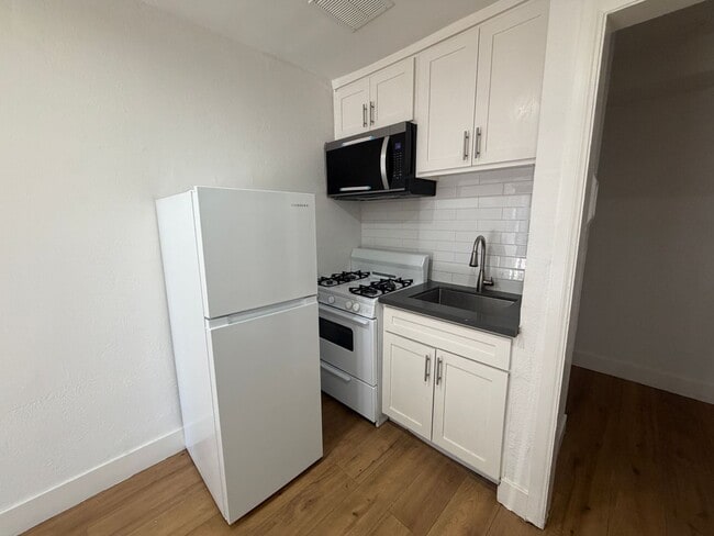 Photo - 10028 San Fernando Rd Unit #2