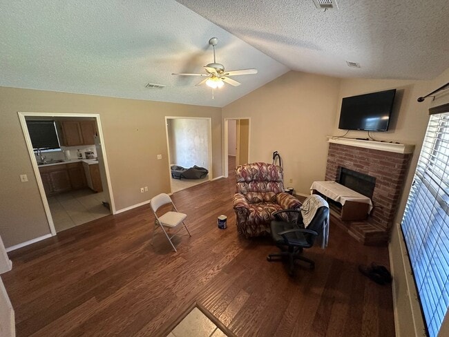 Photo - Beautiful 3 Bed, 2 Bath Home in Springdale! Available 8/1