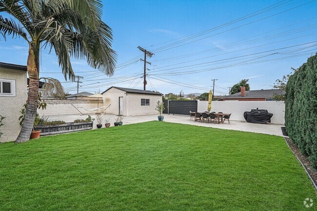 Building Photo - A beautiful home in North Hollywood is no...