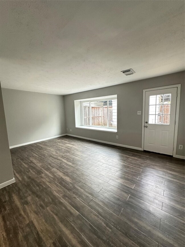 Building Photo - 7335 Chasewood Dr Rental