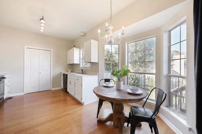 Photo - 404 Crestfield Ct