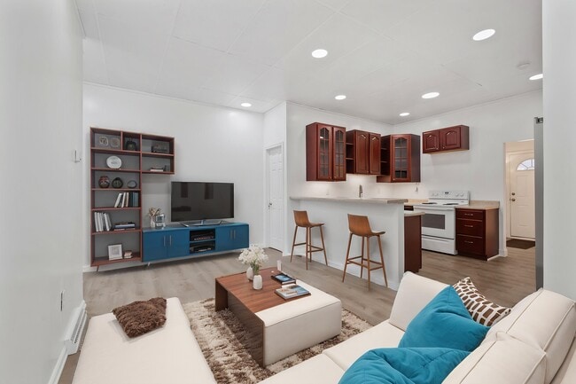 LR\Kitchen with furniture - 2500 Sarah St Apartamentos