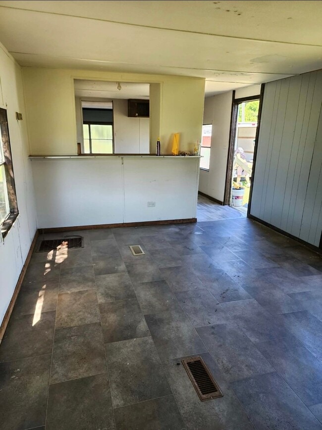 Photo - 1421 Gilbert Dr