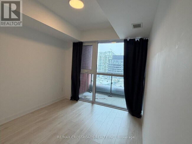 Photo - 8 Tippett Rd Unité 529