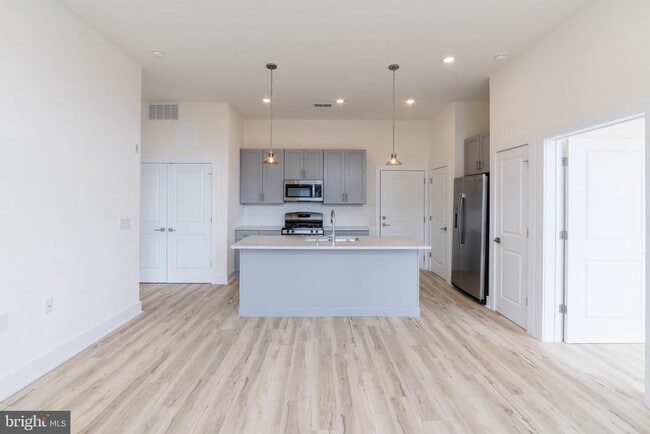 Building Photo - 1129 Germantown Ave Unit 4C