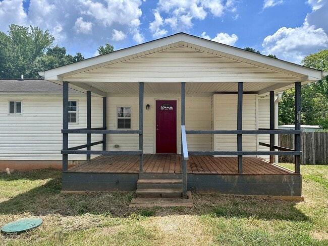 Building Photo - Nicely Updated 2 Bedroom in Hillsborough! Rental