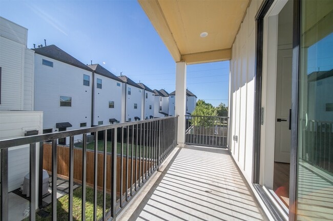 Building Photo - 2708 Nagle St