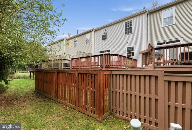 Photo - 21588 Bankbarn Terrace