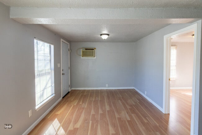 Photo - 2202 Monroe St