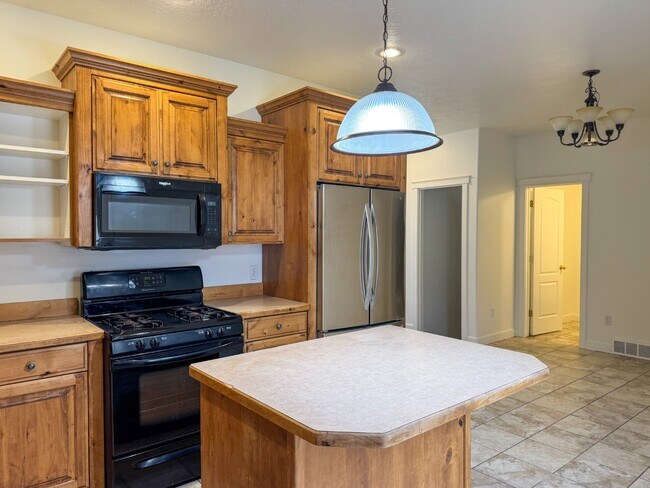 Photo - 1040 N 130 W