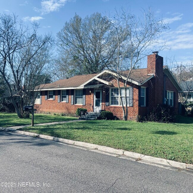 Photo - 960 Murray Dr