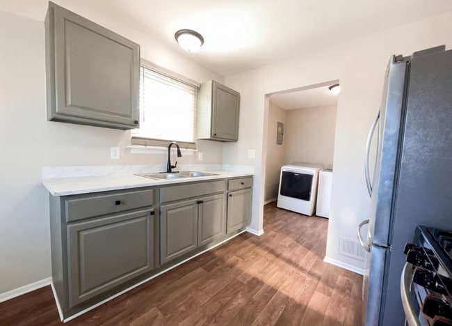 Photo - 7912 Pine St