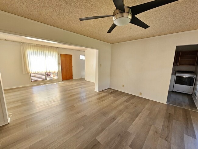 Building Photo - 3 bedroom, 1.5 bathroom and 2 parking condo.