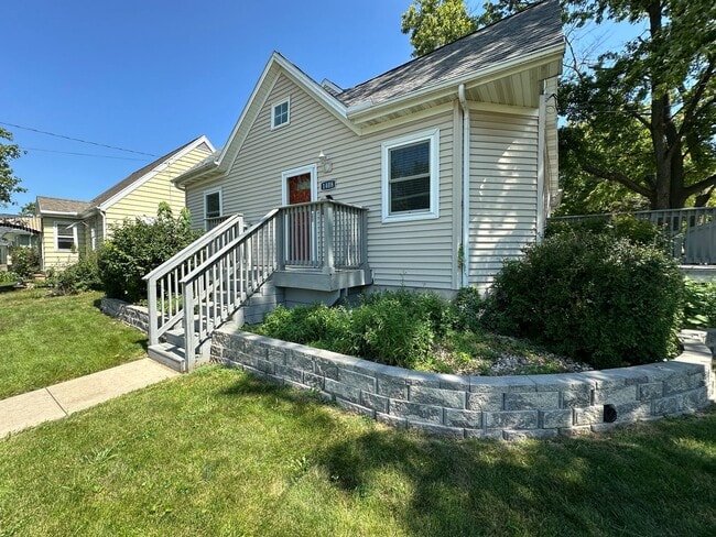 Photo - Stunning 3-Bedroom, 3-Bath Home with Luxury Features and Ample Space