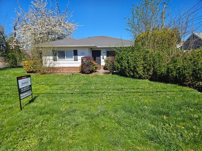 Building Photo - Comfortable 3/Bed-2 Bath Home with a Deck and Fenced Backyard