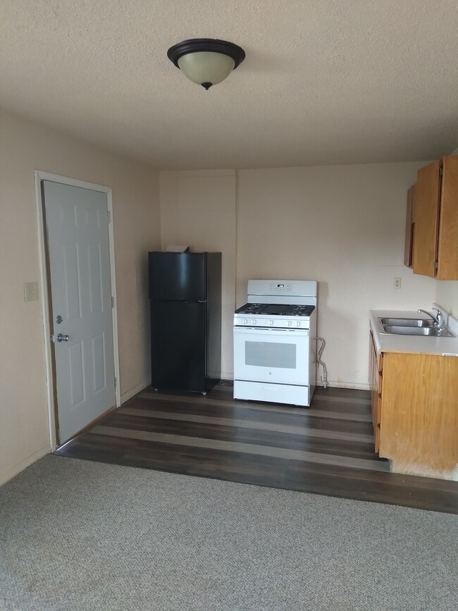 Photo - 215 E Denver St Unit 215