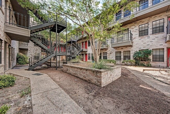 Building Photo - Somerset 202 Unit entire
