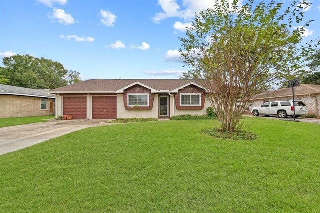Photo - 407 Oak Vista Dr House