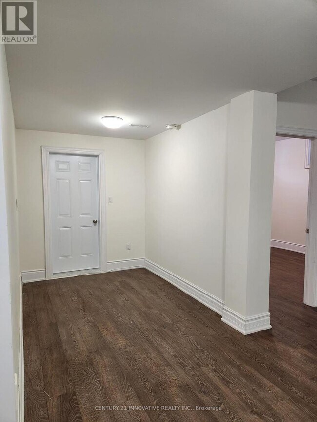 Photo - 33 Scarborough Golf Club Rd