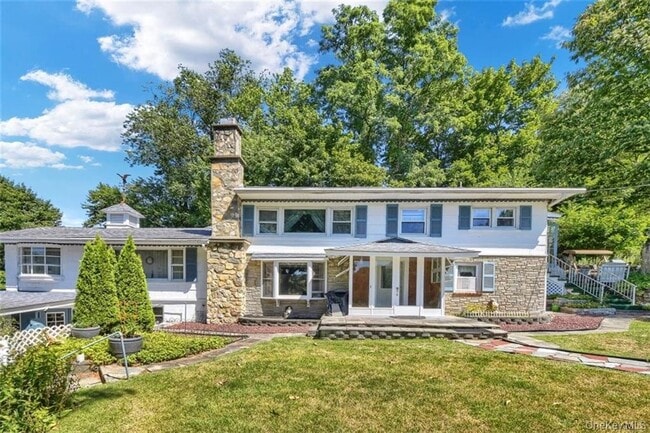 25 Lake Shore Dr W Unit Upper unit