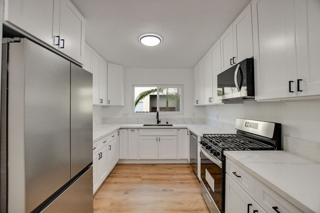 Building Photo - 2005 21st St Unit 1