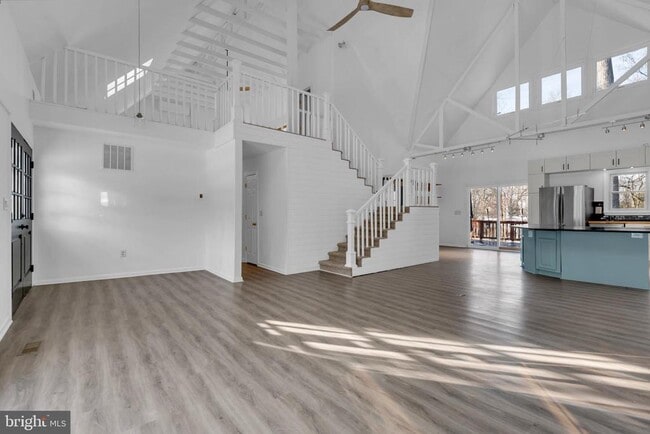 Building Photo - 1080 Crestview Dr