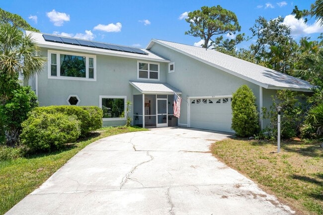 Photo - ** STUNNING 4 BEDROOM 2 FULL BATH/ 2 HALF ...