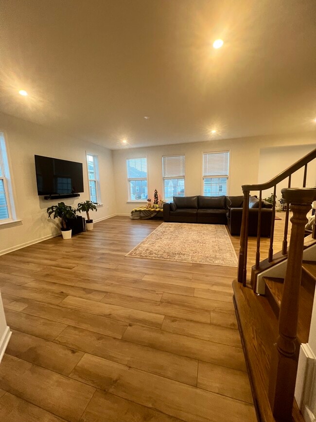 Photo - 230 Newbury St