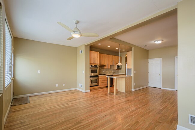 Photo - 611 Otis Pl NW