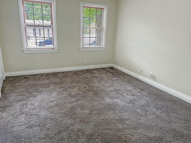 Photo - 195 Hedges St SE