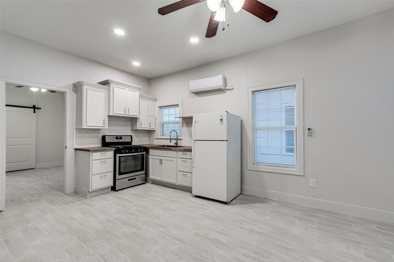 Photo - 7133 Avenue C