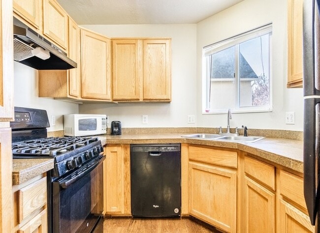Photo - 427 E 250 N
