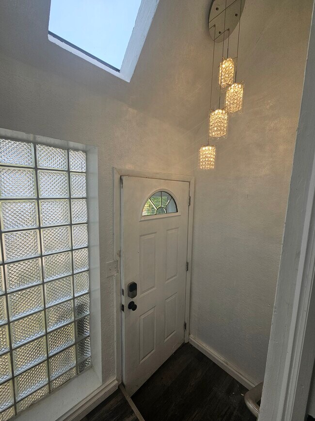 Photo - 3144 Bohem St