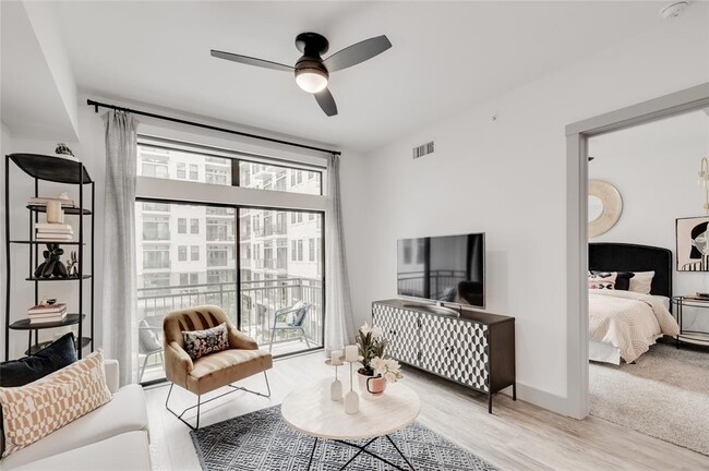 Photo - 1414 N Shepherd Dr Condo