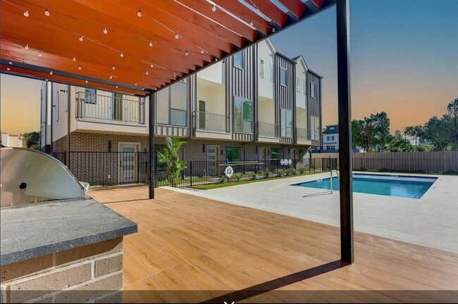 Photo - 1902 N Carroll Ave