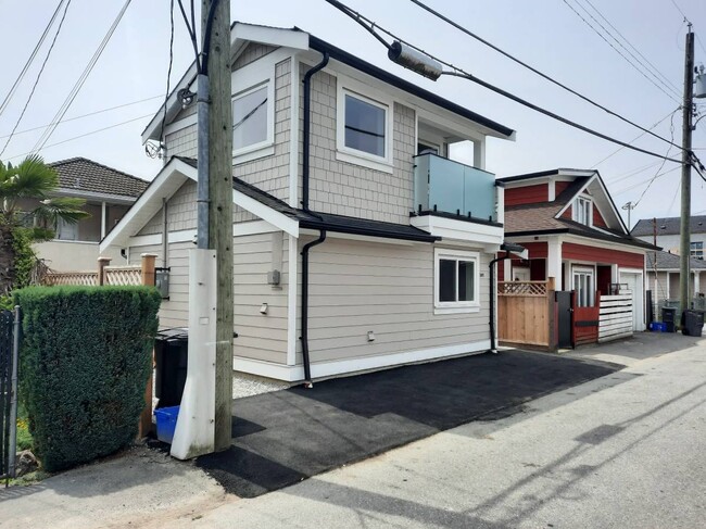 Photo - 381 57th Av E