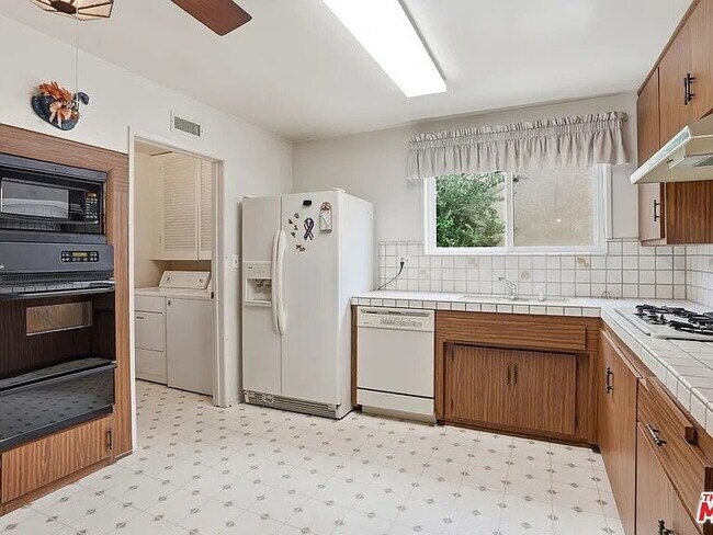 Photo - 6701 Neddy Ave