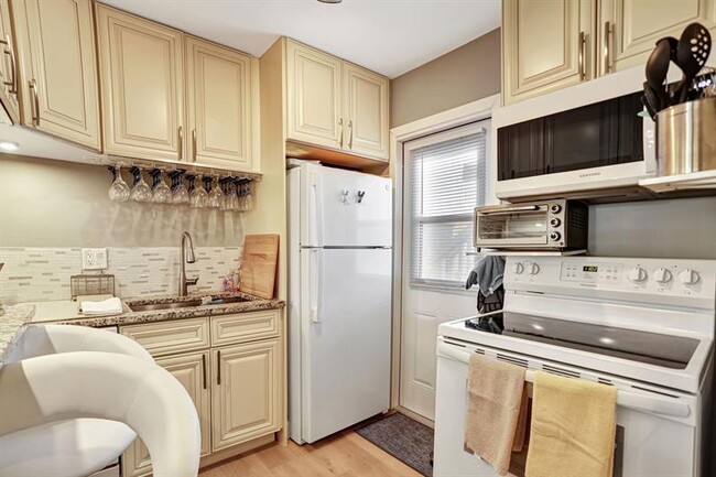 Photo - 540 SE 2nd Ave Unit J7