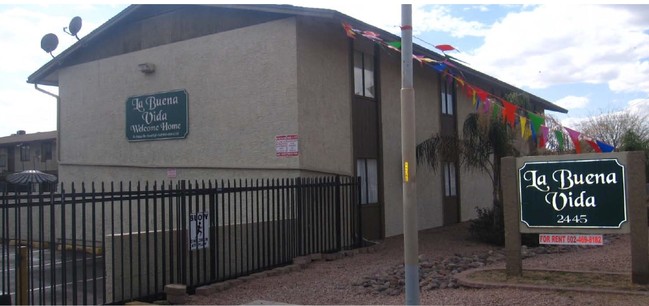 Building Photo - La Buena Vida Rental