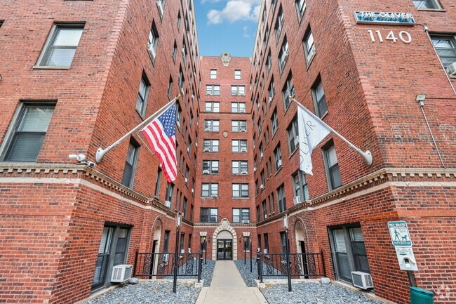 Building Photo - The Oliver on LaSalle Rental