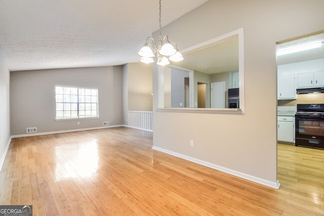 Photo - 640 Butterfield Ln