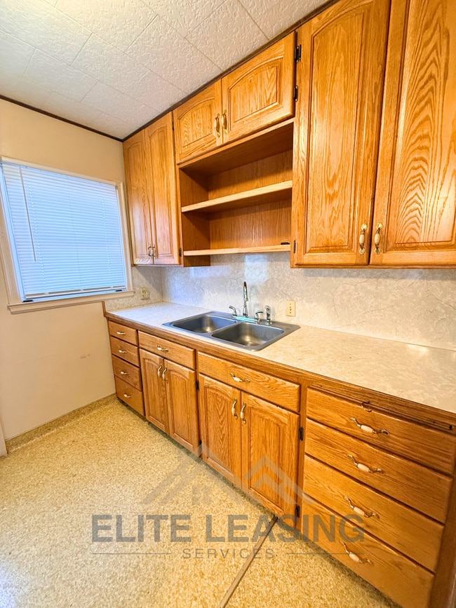 Photo - 1120 SW Jane Ave