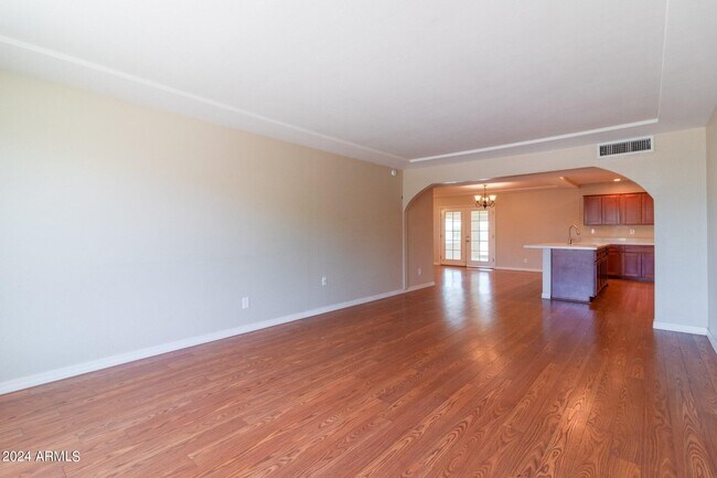 Photo - 40 E Balboa Dr