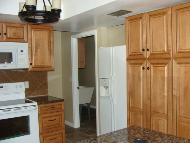 Photo - 4 BEDROOM JUST 5 Min to I-4 EXIT 111, Bea...