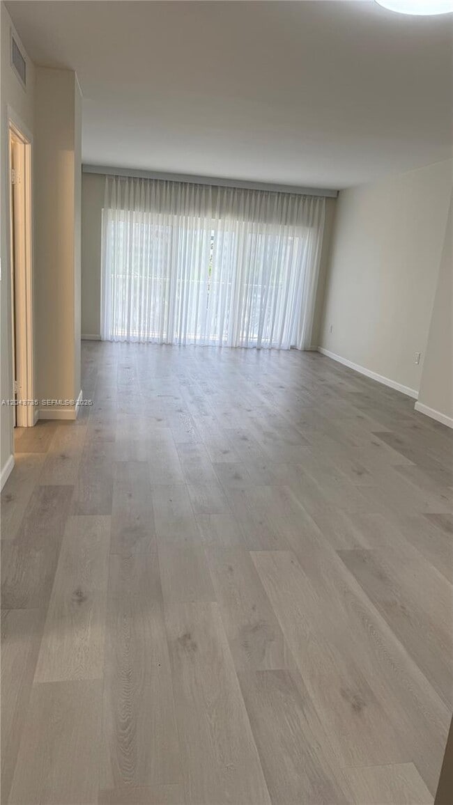 Building Photo - 300 Bayview Dr Unit 211