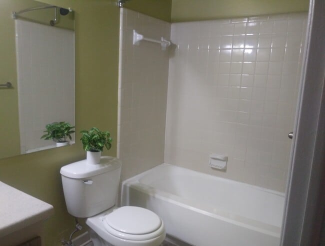 Photo - Farmington View Apartments - Farmington Hills, MI