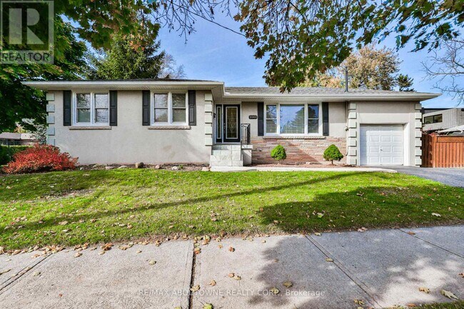 Photo - 2063 Hixon St