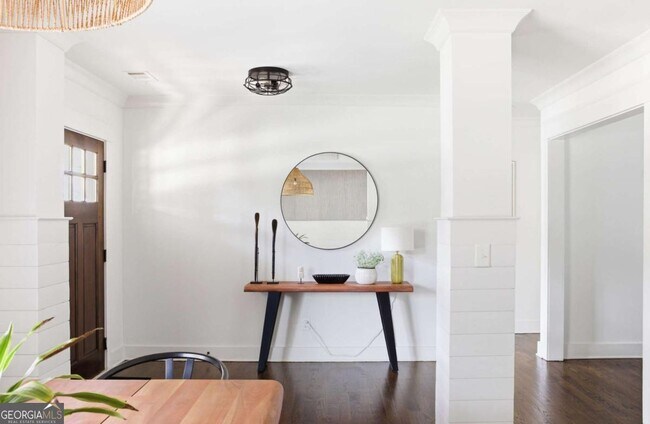 Photo - 318 Ashburton Ave SE