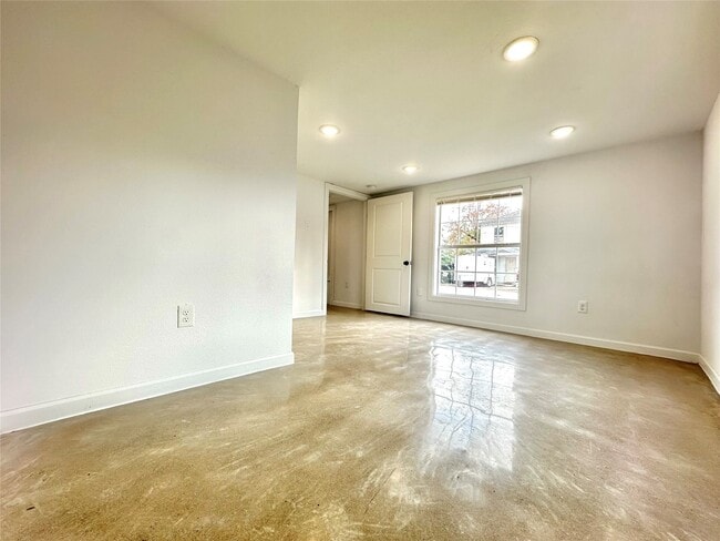 Photo - 808 Oakhurst St Unit 3