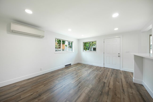 Photo - 2527 NE 110th St